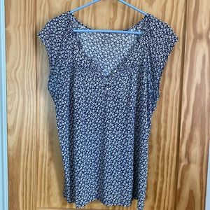 Ann Taylor LOFT Medium black/white floral top